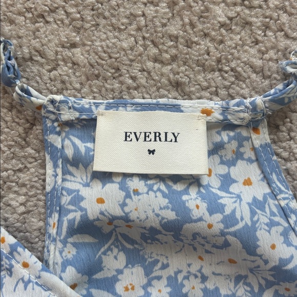 Everly flower top Large - Picture 2 of 6